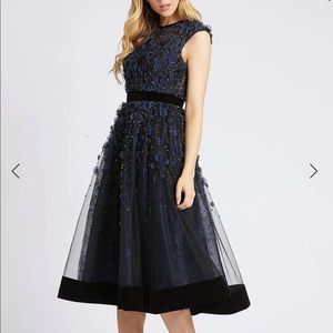 Mac Duggal - Floral Appliqué Cocktail Dress